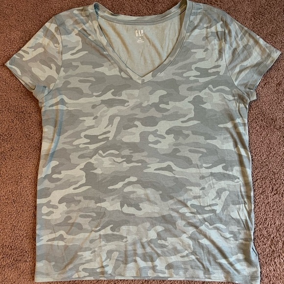 GAP Tops - GAP- Tee Shirt​​​​​​​​​